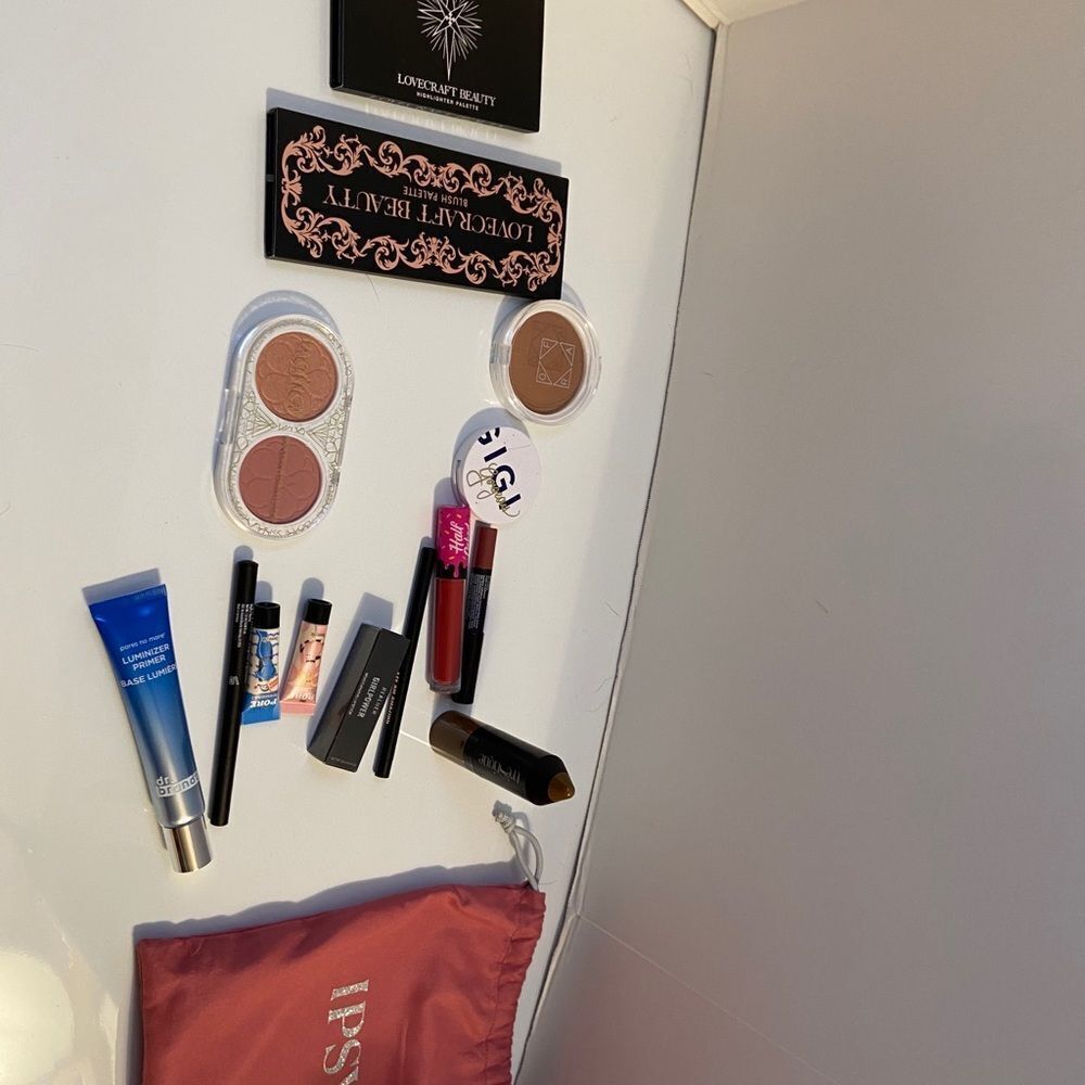 Ipsy‎ cosmetics items new with bag